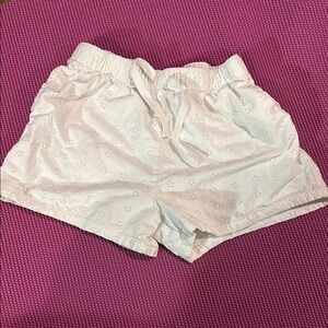 Cat&Jack white embroidered shorts 
Size 10/12